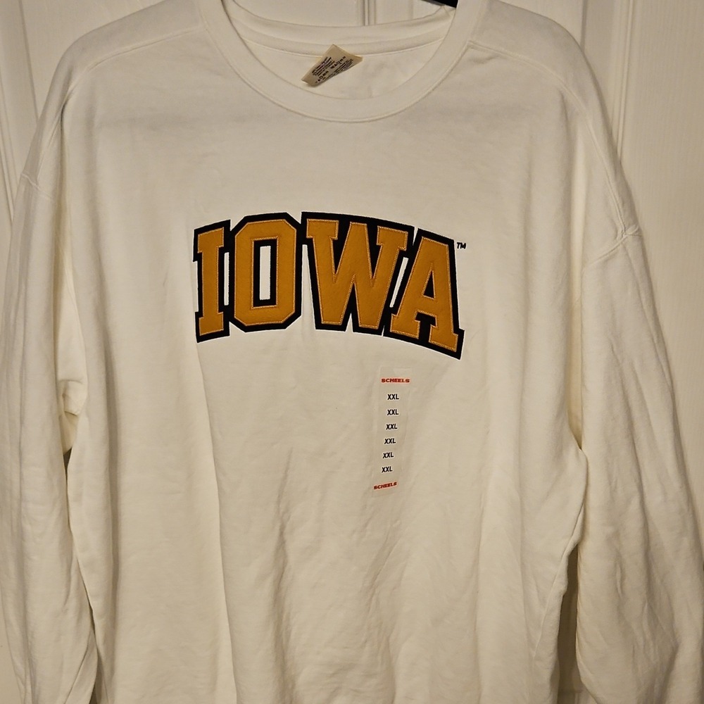 Iowa Men's 2XL Long Sleeve Embossed Letters Sweatshirt White Comfort Colors